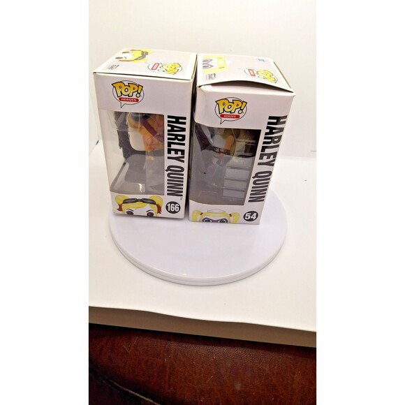 Funko Pop Heroes #166 DC Comics Bombshells Harley‎ Quinn  and Batman #54 - Picture 8 of 11